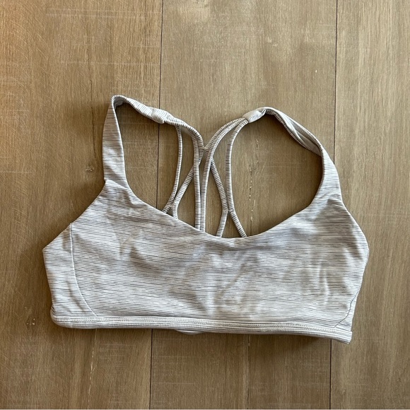 Lululemon Free To Be Sports Bra Size 6 Cup Size A/B - Picture 2 of 2